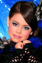 Смотреть Toddlers and Tiaras онлайн бесплатно.